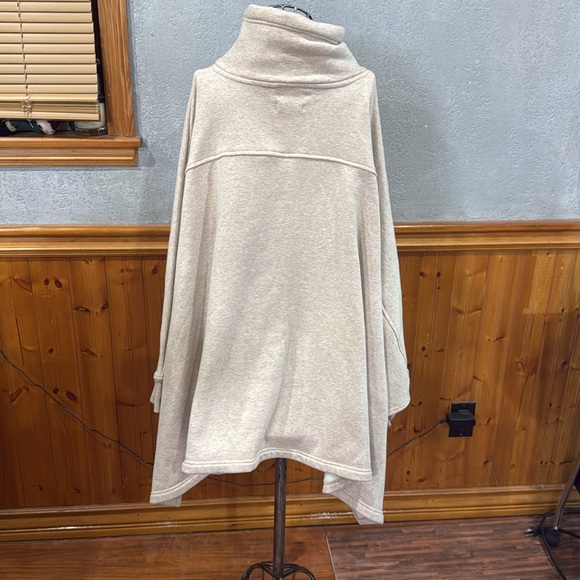 Ugg - Picture 4 of 4